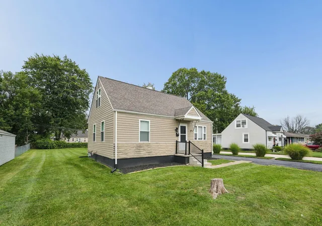 3rd image of 196 Maple Dr, Columbus, OH 43228 | MLS# 226028424