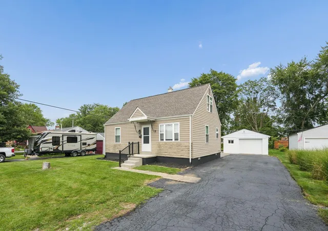 4th image of 196 Maple Dr, Columbus, OH 43228 | MLS# 226028424