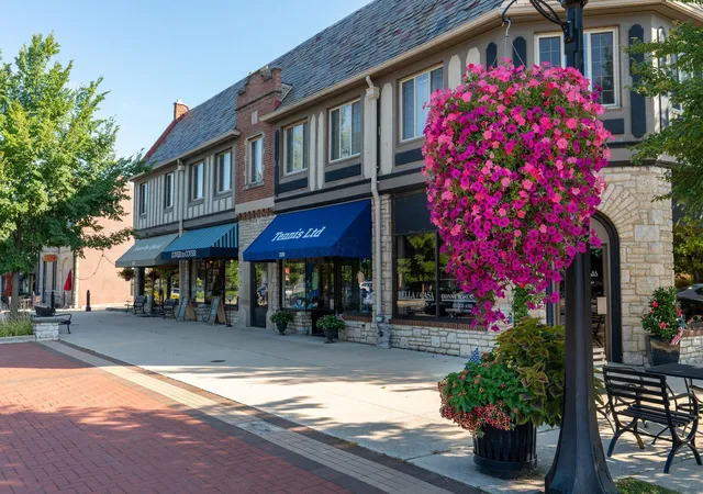 Listing Photo 2 - Condo for sale in building located at 2229 Coventry Rd, Upper Arlington, OH 43221 - Unit #5