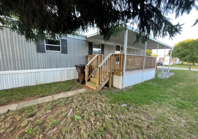 Photo 5 of Single family home for sale at 143 Oak Manor, South Bloomfield, OH 43103 | MLS# 226027999 | Listing updated on 2026-07-29