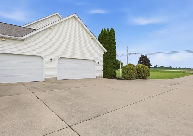 Photo 4 of Single family home for sale at 1045 US Hwy 42 SW, London, OH 43140 | MLS# 226028038 | Listing updated on 2026-10-08