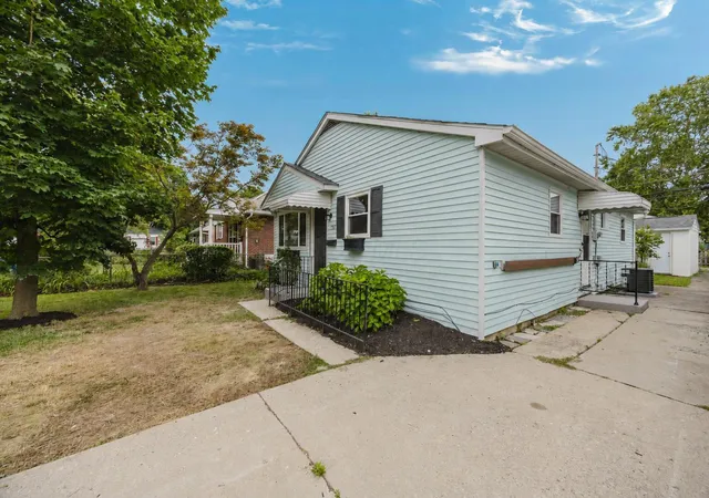 Photo 2 of Single family home for sale at 510 Pierce Ave, Columbus, OH 43213 | MLS# 226028053 | Listing updated on 2026-08-03