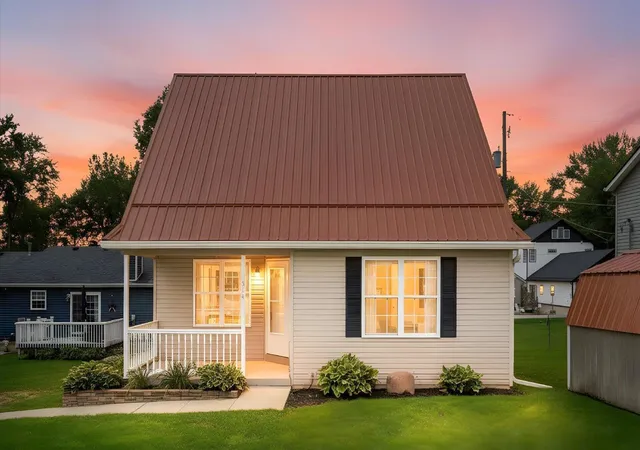 Single family home for sale at 514 Zanesville Ave, Thornville, OH 43076 | MLS# 226028084