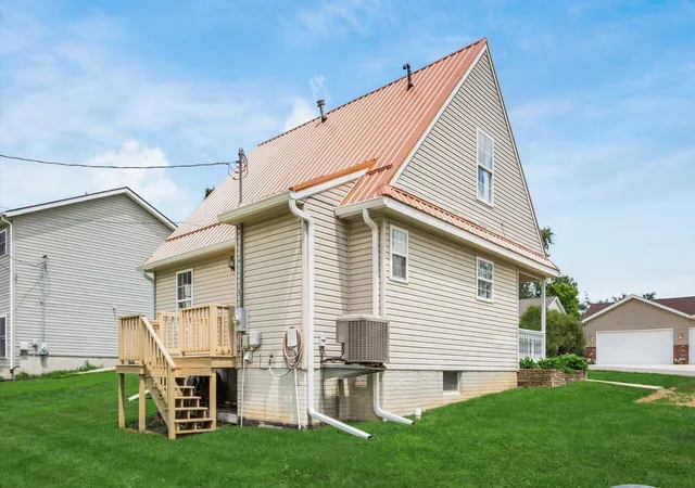 Photo 3 of Single family home for sale at 514 Zanesville Ave, Thornville, OH 43076 | MLS# 226028084 | Listing updated on 2026-09-27