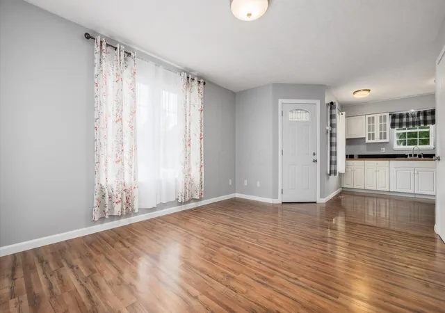 Photo 4 of Single family home for sale at 514 Zanesville Ave, Thornville, OH 43076 | MLS# 226028084 | Listing updated on 2026-10-30