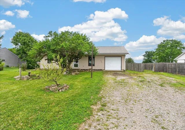 Photo 2 of Single family home for sale at 7725 White Oak Rd Ne, Bloomingburg, OH 43106 | MLS# 226028096 | Listing updated on 2026-09-25