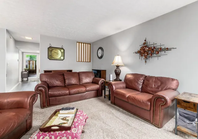 4th image of 4852 Crazy Horse Ln, Westerville, OH 43081