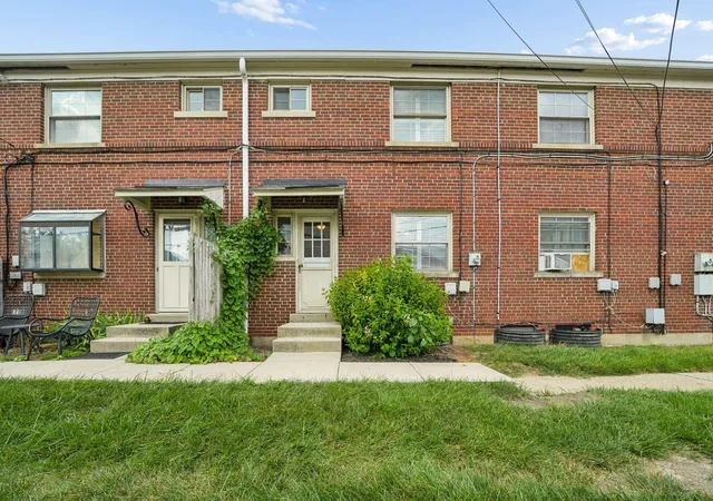 Listing Photo 2 - Condo for sale in building located at 1775 Nw Ct, Columbus, OH 43212 - Unit #E/109