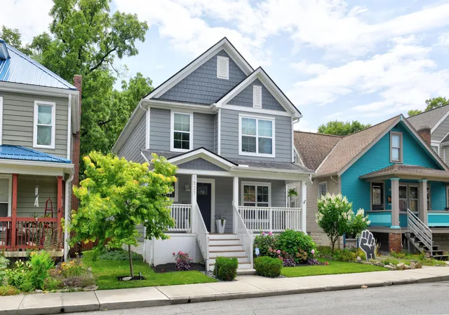 Photo 3 of Single family home for sale at 1527 Oak St, Columbus, OH 43205 | MLS# 226028293 | Listing updated on 2026-08-31