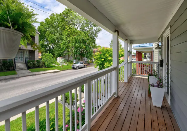 Photo 4 of Single family home for sale at 1527 Oak St, Columbus, OH 43205 | MLS# 226028293 | Listing updated on 2026-08-31
