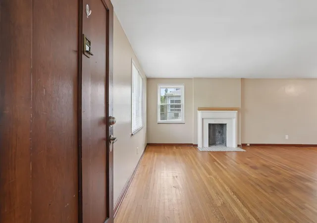 Listing Photo 3 - Condo for sale in building located at 872 Copeland Rd, Columbus, OH 43212
