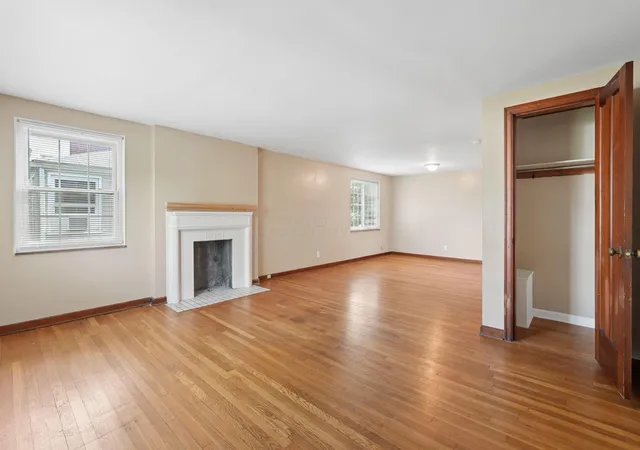 Listing Photo 4 - Condo for sale in building located at 872 Copeland Rd, Columbus, OH 43212