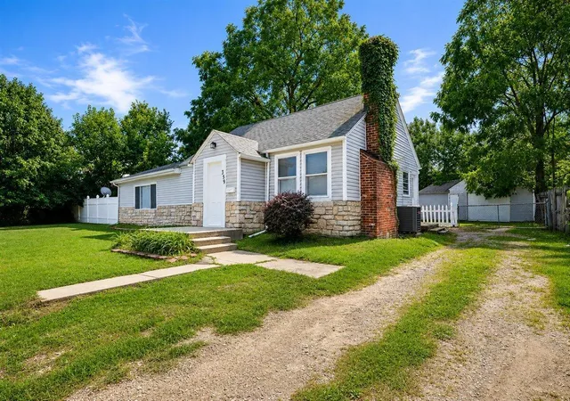 2nd image of 359 N Sylvan Ave, Columbus, OH 43204 | MLS# 226029579