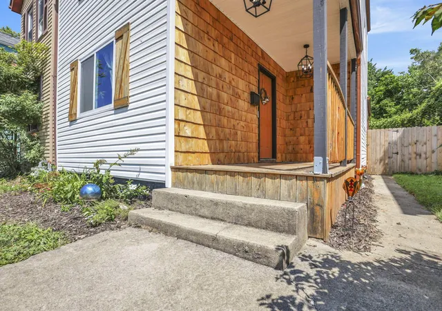 Photo 3 of Single family home for sale at 680 Stewart Ave, Columbus, OH 43206 | MLS# 226029011 | Listing updated on 2026-09-28