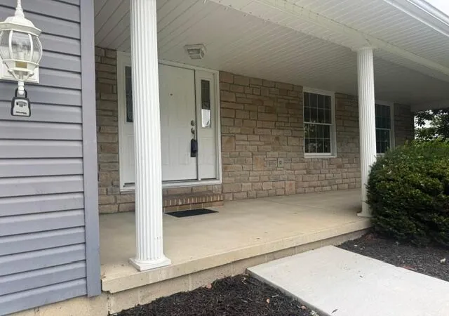 Photo 3 of Single family home for sale at 1755 Stonewall Dr, Newark, OH 43055 | MLS# 226028182 | Listing updated on 2026-09-25