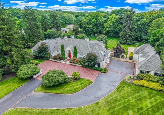 2nd image of 2777 Mccoy Rd, Columbus, OH 43220 | MLS# 226029601