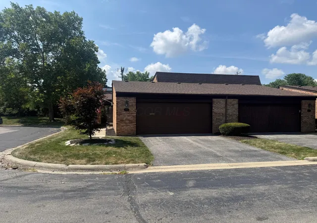 Photo 3 of Condo for sale at 1731 Arlingate Dr S, Columbus, OH 43220 | MLS# 226028385 | Listing updated on 2026-09-16