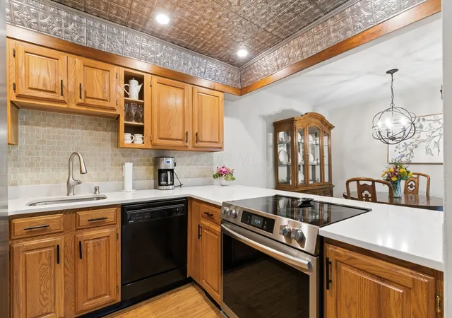 Photo 1 of Condo for sale at 1555 Lafayette Dr #B, Columbus, OH 43220 | MLS# 226028274 | Listing updated on 2026-09-17