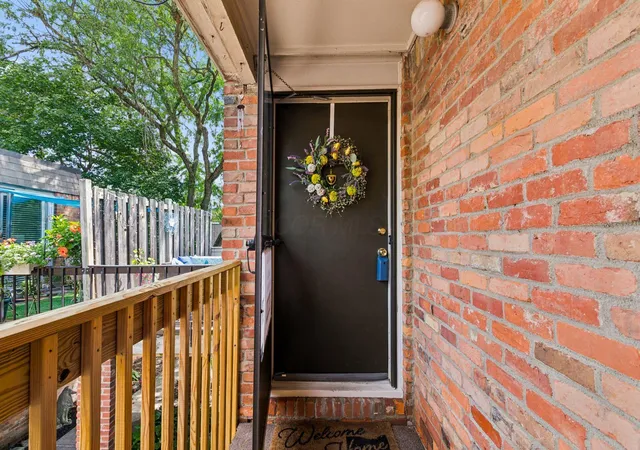 Photo 2 of Condo for sale at 1555 Lafayette Dr #B, Columbus, OH 43220 | MLS# 226028274 | Listing updated on 2026-09-17