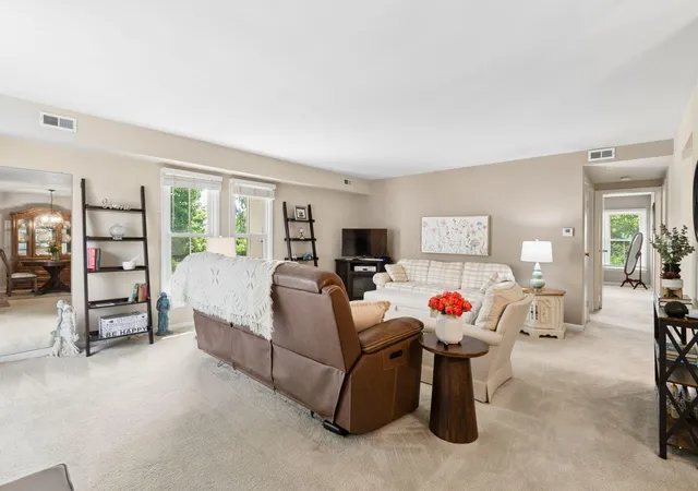 Photo 4 of Condo for sale at 1555 Lafayette Dr #B, Columbus, OH 43220 | MLS# 226028274 | Listing updated on 2026-09-17