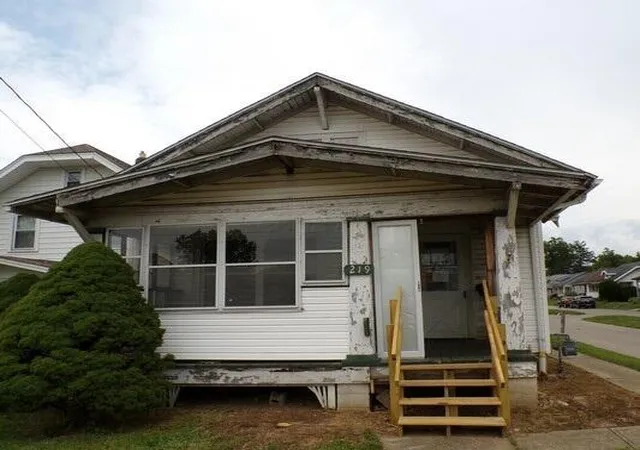 Photo 1 of Sale Pending at 219 Lexington Ave, Mansfield, OH 44907 | MLS# 226028203 | Listing updated on 2026-08-03