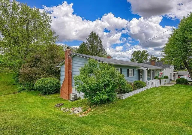 Photo 3 of Single family home for sale at 163 Burlington Rd, Jackson, OH 45640 | MLS# 226028225 | Listing updated on 2026-07-29