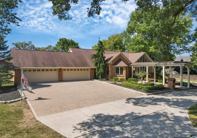1st image of 4037 Dublin Rd, Columbus, OH 43221 | MLS# 226028221