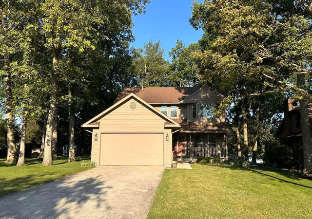 1st image of 605 Oakwood Dr, Bellefontaine, OH 43311 | MLS# 226028248