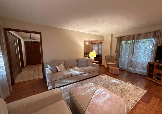 2nd image of 605 Oakwood Dr, Bellefontaine, OH 43311 | MLS# 226028248
