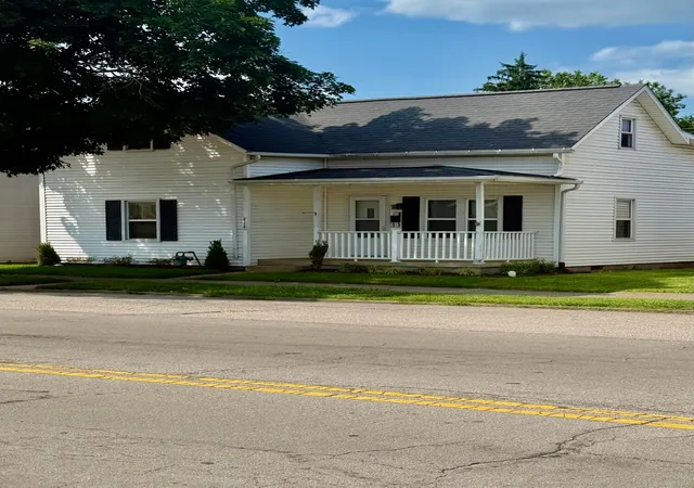 Photo 1 of Single family home for sale at 414 E Mound St, Circleville, OH 43113 | MLS# 226028242 | Listing updated on 2026-08-06