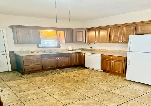 Photo 3 of Single family home for sale at 414 E Mound St, Circleville, OH 43113 | MLS# 226028242 | Listing updated on 2026-08-06