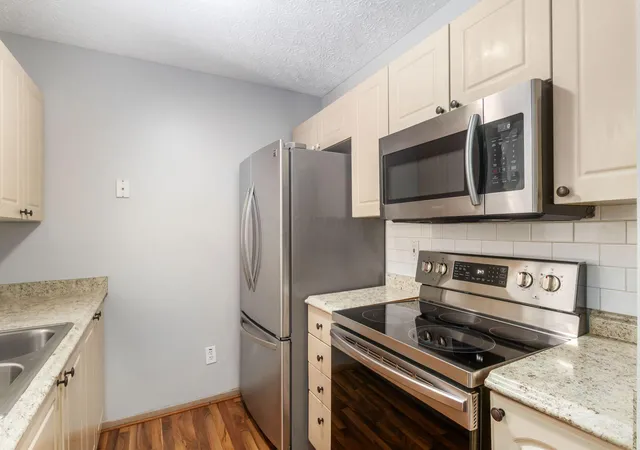 3rd image of 4103 Parkcove Dr, Columbus, OH 43230 | MLS# 226028691