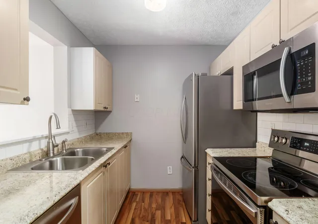 4th image of 4103 Parkcove Dr, Columbus, OH 43230 | MLS# 226028691