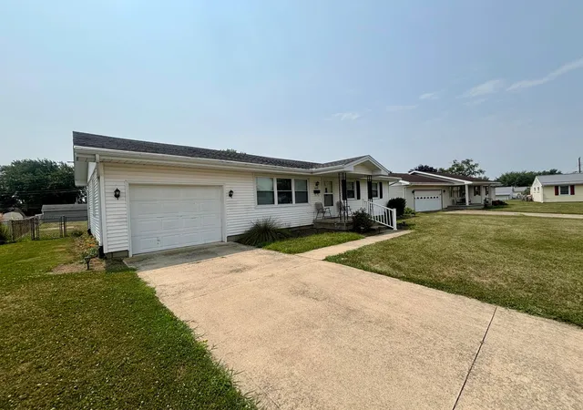Photo 1 of Single family home for sale at 1605 Sunset Dr, Washington Court House, OH 43160 | MLS# 226028259 | Listing updated on 2026-07-29