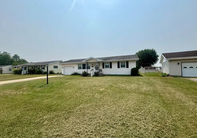 Photo 3 of Single family home for sale at 1605 Sunset Dr, Washington Court House, OH 43160 | MLS# 226028259 | Listing updated on 2026-07-29