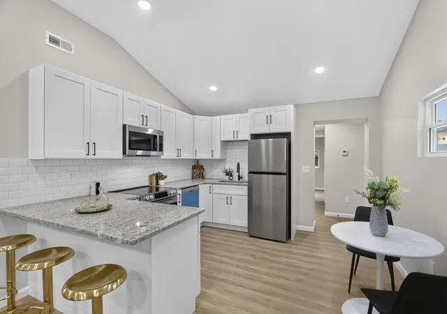 Photo 2 of Single family home for sale at 1240 Manor Dr, Columbus, OH 43232 | MLS# 226030002 | Listing updated on 2026-09-08
