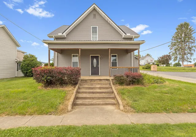 1st image of 22 W 3rd St, Frazeysburg, OH 43822 | MLS# 226028278