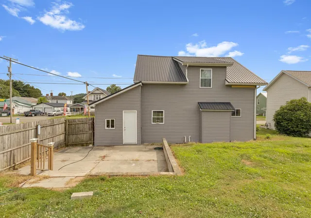 22nd image of 22 W 3rd St, Frazeysburg, OH 43822 | MLS# 226028278