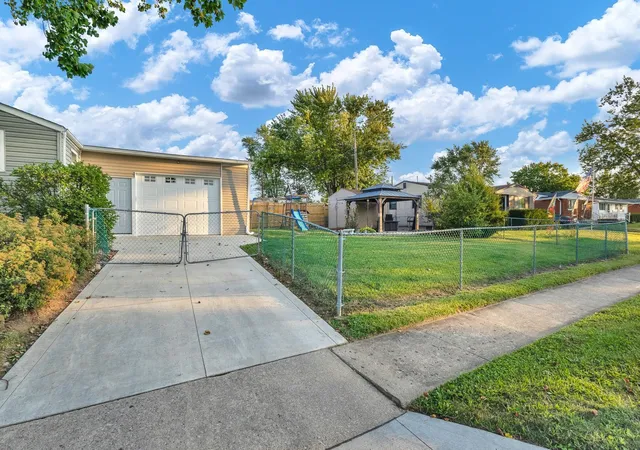 Photo 1 of Single family home for sale at 693 Maurine Dr, Columbus, OH 43228 | MLS# 226028295 | Listing updated on 2026-09-03