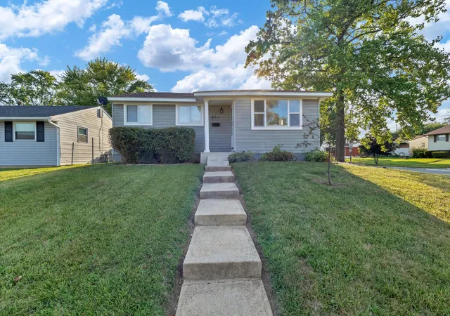 Photo 3 of Single family home for sale at 693 Maurine Dr, Columbus, OH 43228 | MLS# 226028295 | Listing updated on 2026-09-03