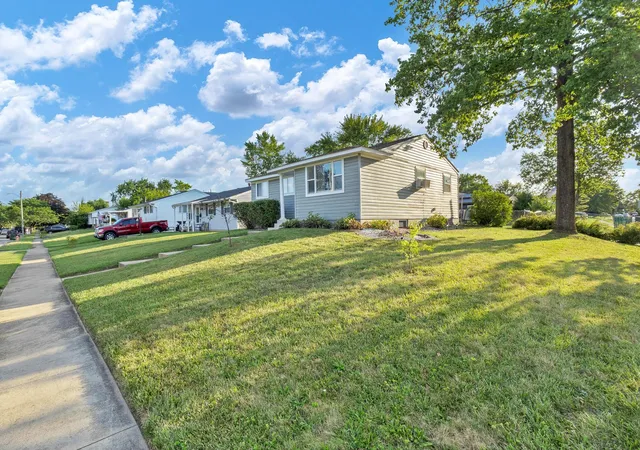 Photo 3 of Single family home for sale at 693 Maurine Dr, Columbus, OH 43228 | MLS# 226028295 | Listing updated on 2026-09-03