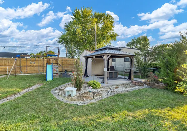 Photo 4 of Single family home for sale at 693 Maurine Dr, Columbus, OH 43228 | MLS# 226028295 | Listing updated on 2026-09-03