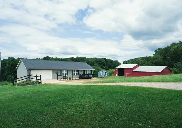 2nd image of 18160 Old Mansfield Rd, Fredericktown, OH 43019 | MLS# 226028613