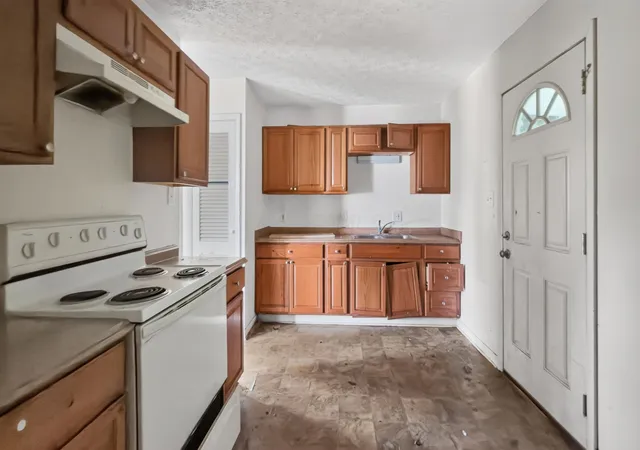 Photo 3 of Sale Pending at 1695 Wilton Dr, Columbus, OH 43227 | MLS# 226029623 | Listing updated on 2026-09-17