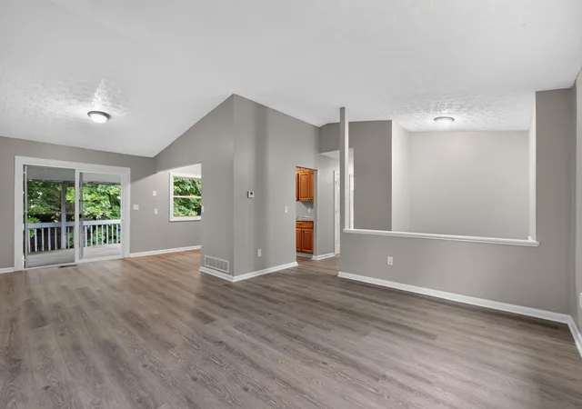 Photo 4 of Single family home for sale at 2929 Chatsworth Way, Reynoldsburg, OH 43068 | MLS# 226030947 | Listing updated on 2026-09-23