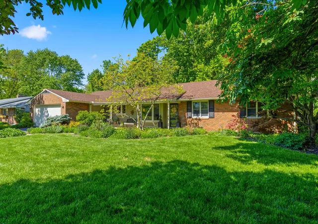 Photo 3 of Single family home for sale at 3795 Surrey Hl Pl, Columbus, OH 43220 | MLS# 226029053 | Listing updated on 2026-08-30