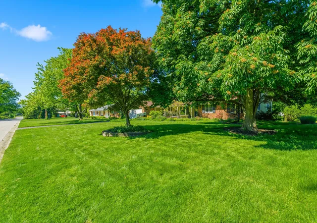 Photo 4 of Single family home for sale at 3795 Surrey Hl Pl, Columbus, OH 43220 | MLS# 226029053 | Listing updated on 2026-08-30