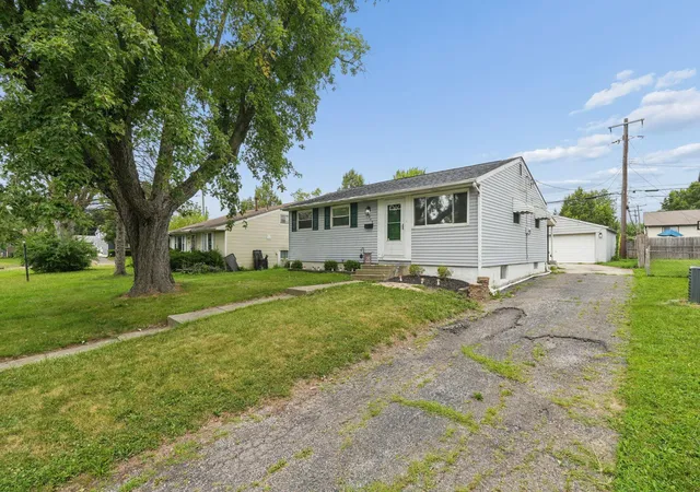 Photo 3 of Single family home for sale at 4040 Randell Rd, Columbus, OH 43228 | MLS# 226028461 | Listing updated on 2026-10-09