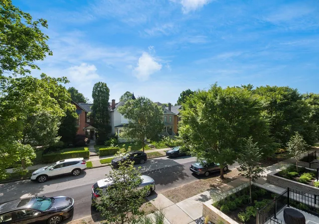 Listing Photo 2 - Condo for sale in building located at 1305 Highland St, Columbus, OH 43201 - Unit #