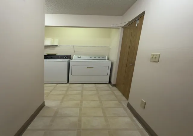 Listing Photo 4 - Condo for sale in building located at 5365 Pond Vw Dr, Westerville, OH 43081